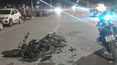 Violento choque entre dos motociclistas en Pocito: uno sufrió múltiples fracturas y otro pérdida de conocimiento