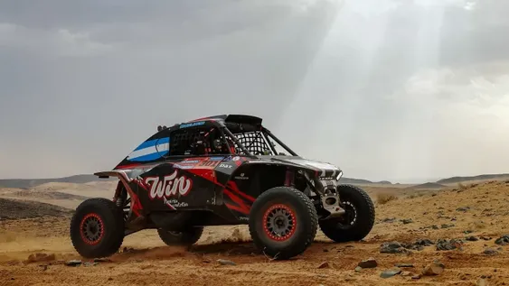 FIRMES. La dupla argentina Nicolás Cavigliasso y Valentina Pertegarini siguen liderando en la categoría Challenger y se afirman en su sueño de ganar el Dakar.