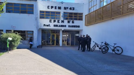 Un alumno de 13 años fue baleado por un compañero dentro de una escuela de Neuquén