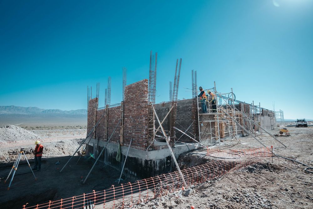 Fuerte avance en Ullum del nuevo parque solar: encaran obras civiles, viales y electromecánicas para terminarlo a tiempo