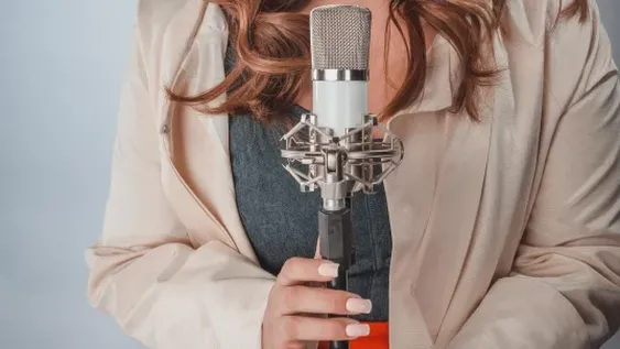 Búsqueda con voz propia