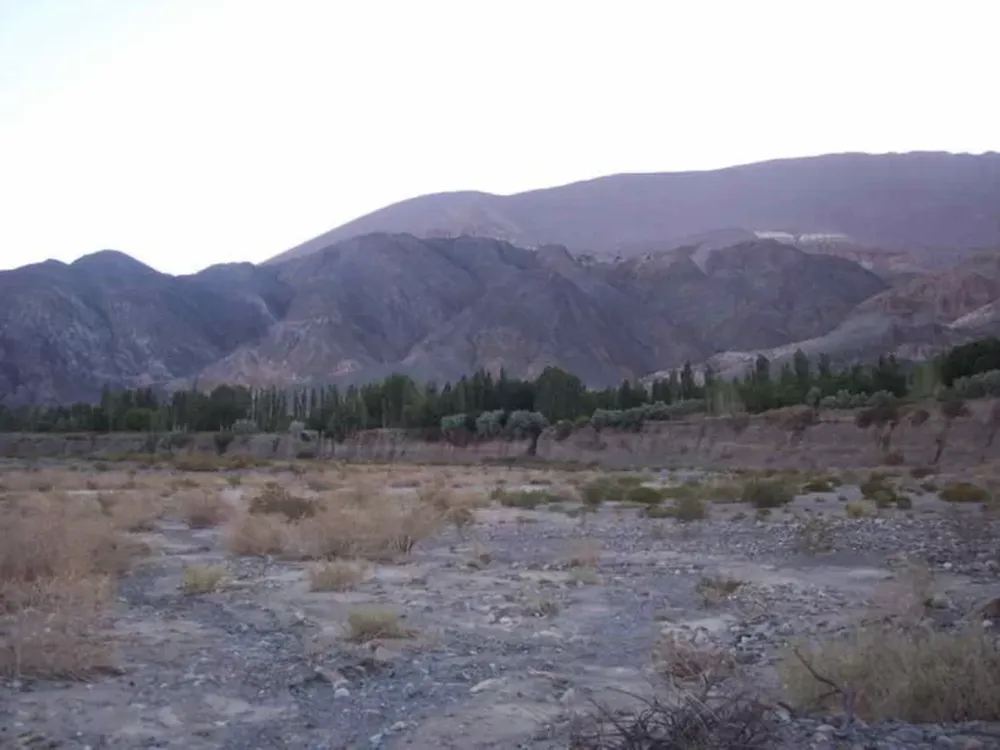 Los hombres varados por la crecida se fueron caminando a sus casas y están a salvo