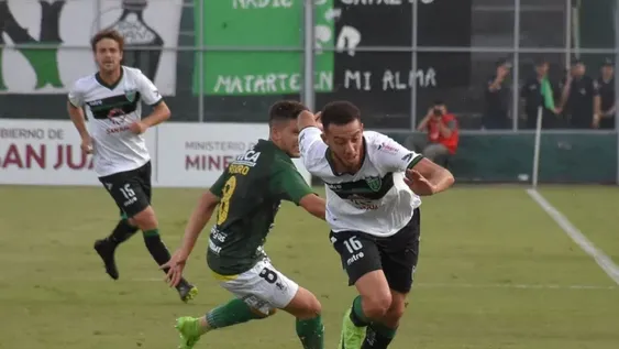 Defensa tuvo problemas con un vuelo y pidió postergar el partido con San Martín