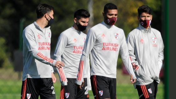 River no podrá sumar arqueros para la Libertadores y deberá atajar un jugador