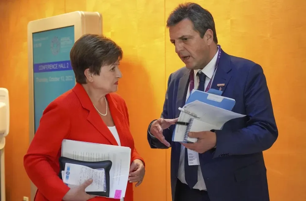 El FMI afirmó que continúan las negociaciones para reformar el programa con la Argentina