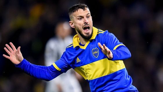 Boca inicia su camino en un clima tenso