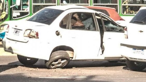 Atropelló y mató a tres personas, quiso escapar y los vecinos casi lo linchan en el lugar