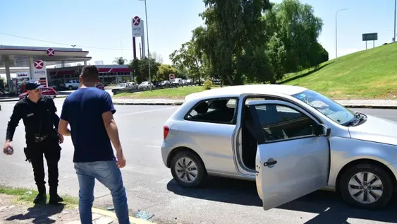 Mujer murió dentro de un auto