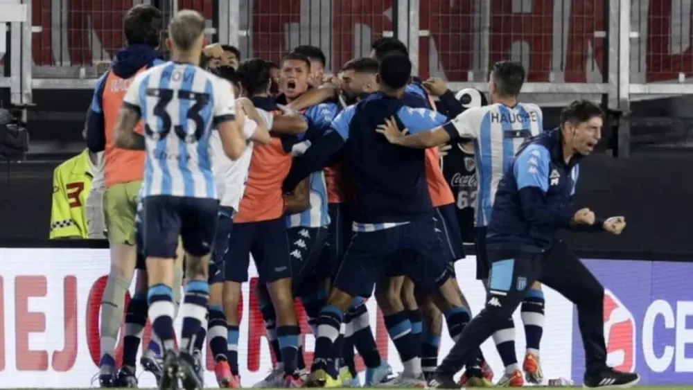 River lo ganaba cómodo pero se quedó y Racing se lo empató