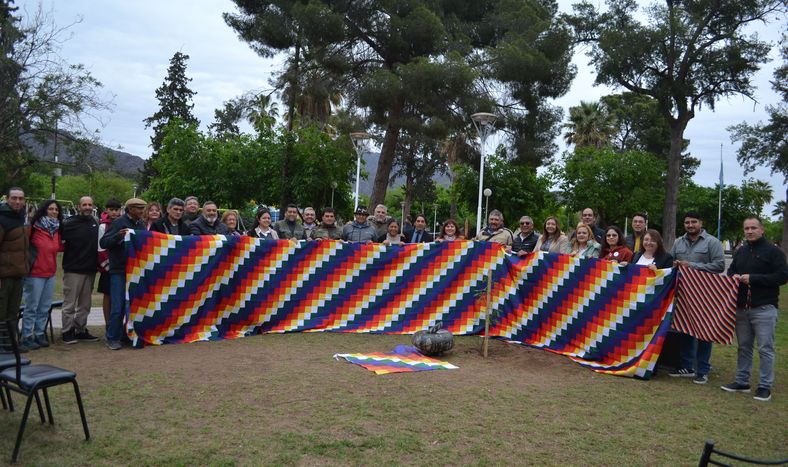 Un algarrobo para honrar la memoria y la identidad de los pueblos originarios en el corazón de Valle Fértil