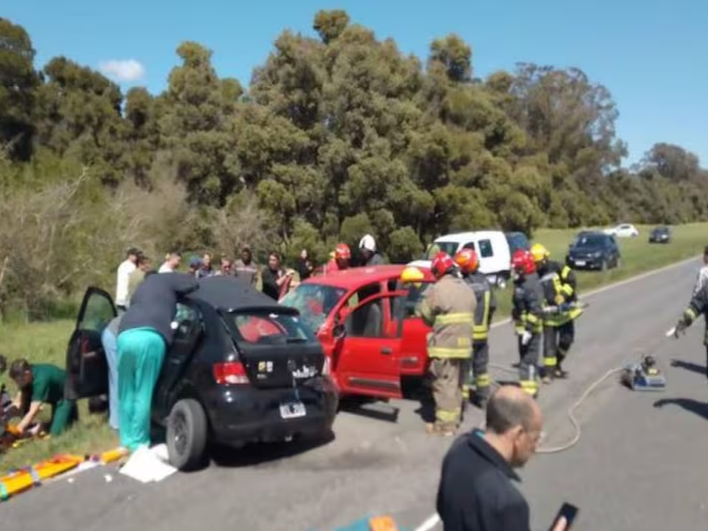 Tragedia en la ruta 11: tres muertos en un choque frontal entre dos autos