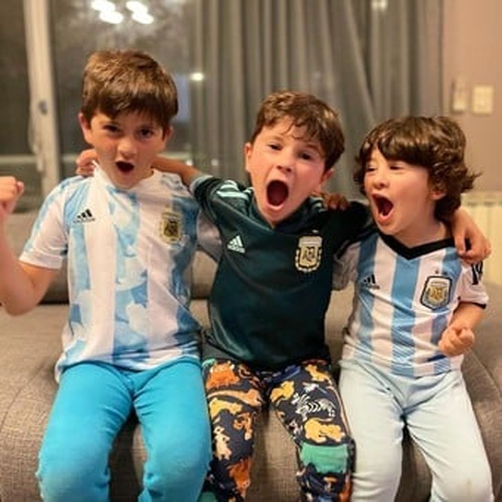 El divertido video de Mateo y Ciro Messi jugando al fútbol en casa