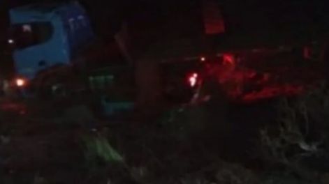 *Ruta 7: un camión desbarrancó y el chofer quedó gravemente herido