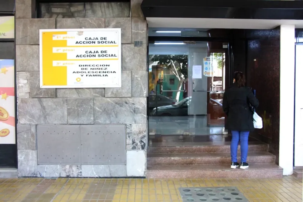 Funcionaria de la Dirección de la Niñez dio positivo: desinfección en el edificio y testeos