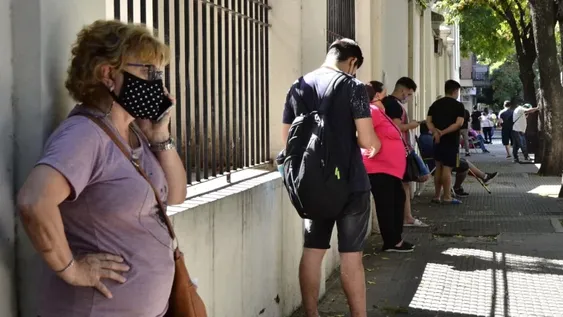 Reportaron 65 muertos y 69.884 nuevos contagios de coronavirus en la Argentina
