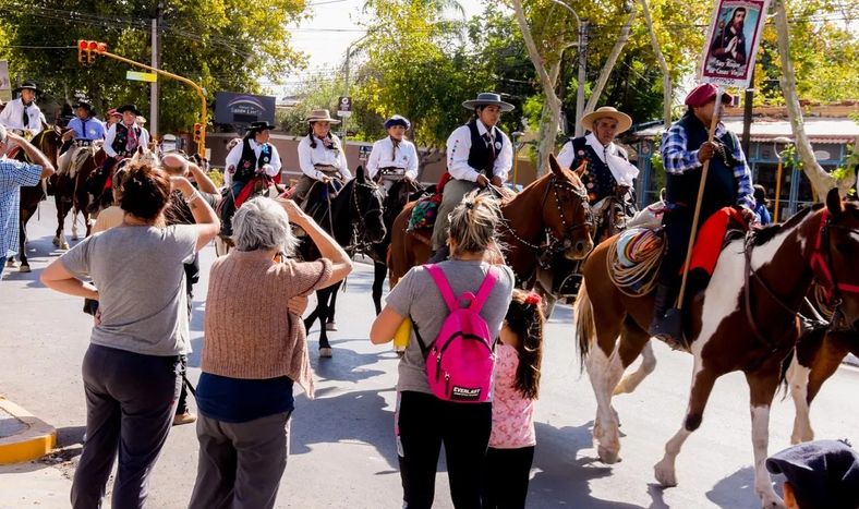 Nuevamente los jinetes de Cabalgata de la Fe recibirán un desayuno con mate cocido y sopaipillas en su paso por Caucete.