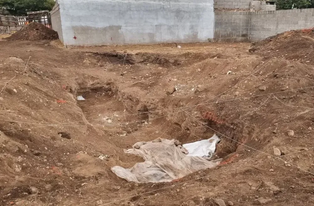 ZONA CERO. Los especialistas forenses ya trabajan en el lugar.