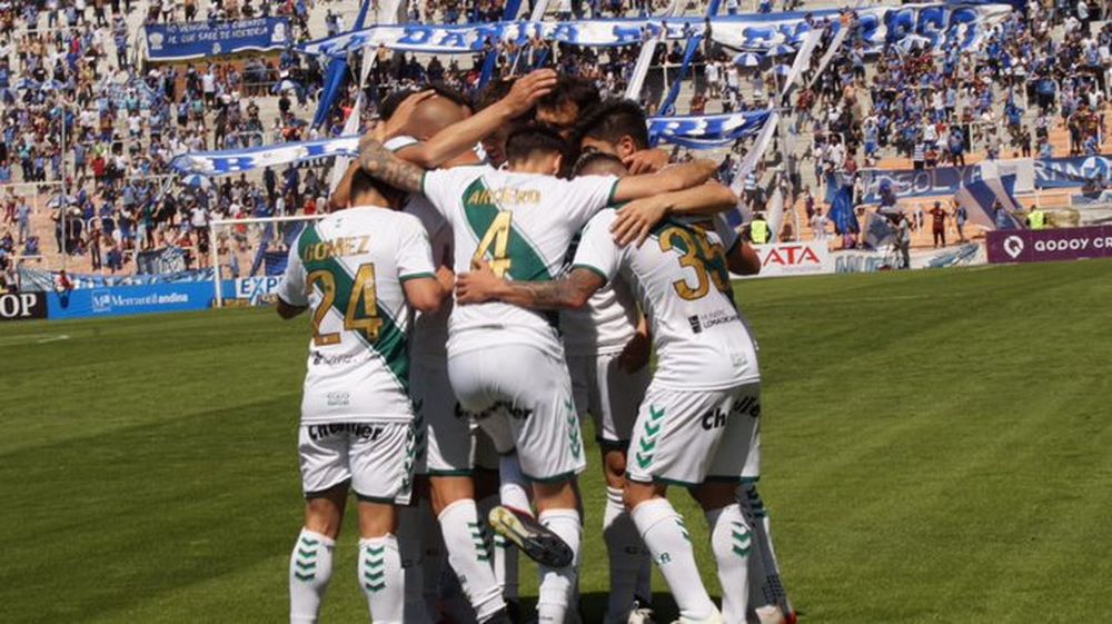 Banfield ganó y tomó aire en Mendoza