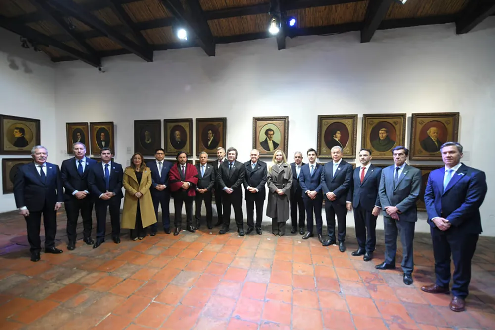 El presidente Javier Milei junto a gobernadores.