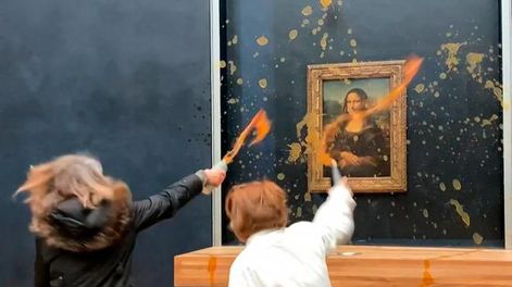 [VIDEO] Dos activistas arrojaron sopa contra “La Gioconda” en el Louvre