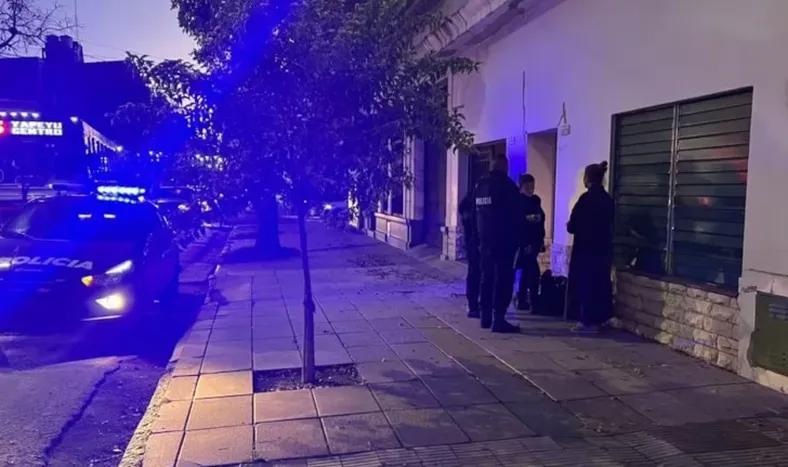 Una mujer fue sorprendida por un desconocido en su casa: “No me violes que puedo ser tu madre”