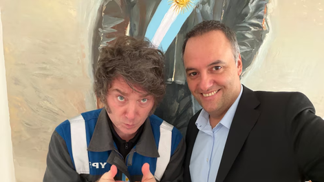 Javier Milei junto a Manuel Adorni.