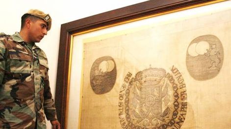 La de Talavera, junto  a la Bandera de Cabot
