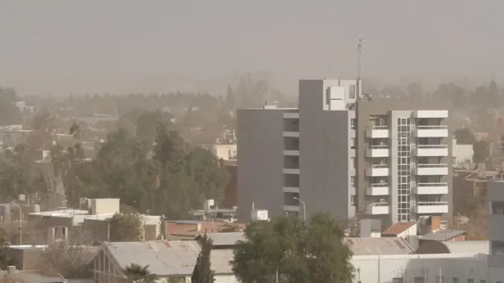 Con ráfagas de Zonda de hasta 70 km/h, el miércoles se presenta caluroso y ventoso