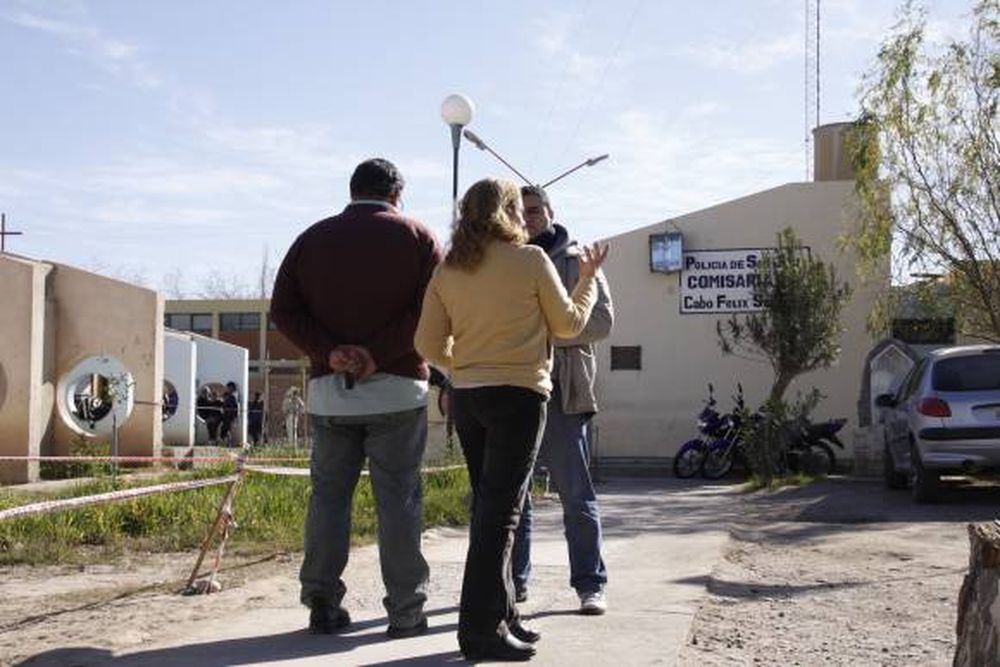 Encañonan y atan a familia para robarles en su casa