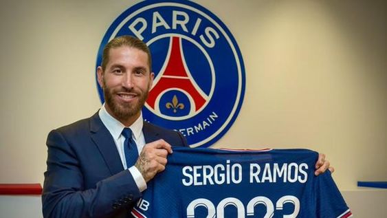 Sergio Ramos fue presentado oficialmente en el PSG