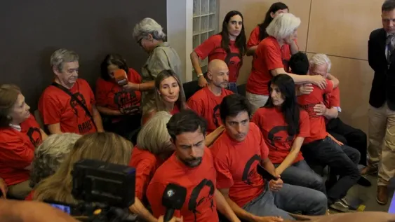 Abatidos. Los hijos de Tellechea apenas conocido el fallo. (Fotos Daniel Arias)