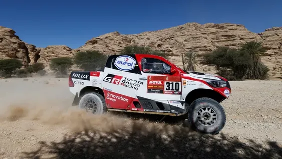 Alonso asustó a todos al volcar