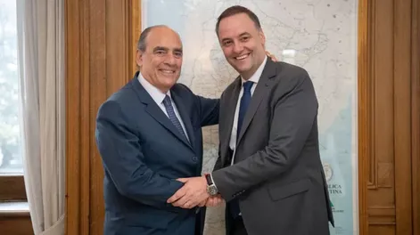 Manuel Adorni y Guillermo Francos se mostraron juntos en Casa Rosada para coordinar la transición