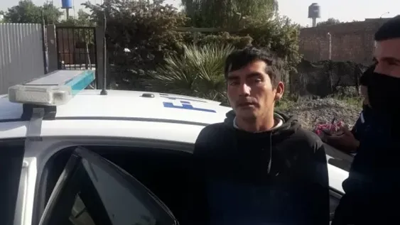 Golpeó a su pareja y luego se las agarró con el vecino que llamó al 911