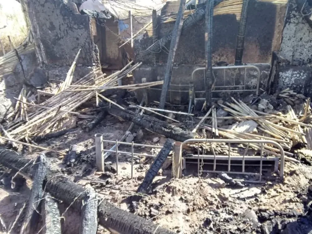 Asistieron con alimentos, camas y otros elementos a la familia que perdió todo en un incendio