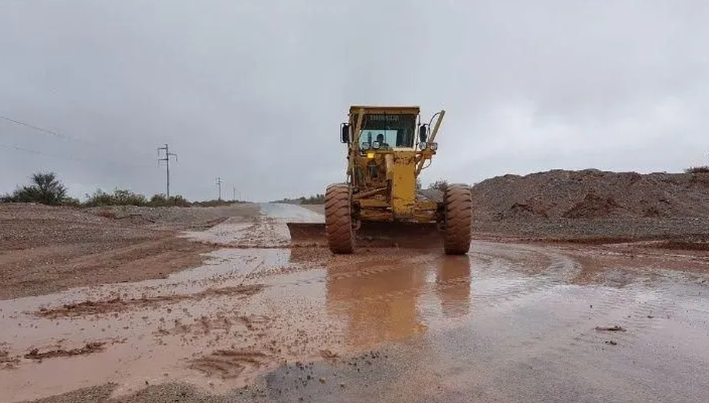 El camino que une Jáchal con La Rioja, cortado por una fuerte creciente