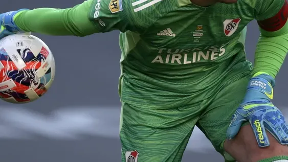 Armani quedó complicado