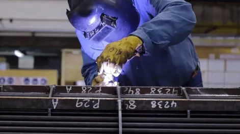 Trabajadores metalúrgicos acordaron un aumento salarial del 12,3% con cláusula de revisión en marzo
