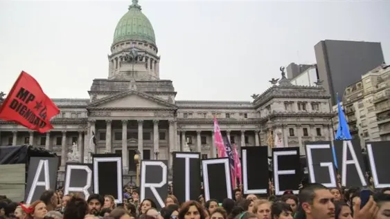 El proyecto de legalización del aborto ya tiene fecha de llegada al recinto: 13 de junio