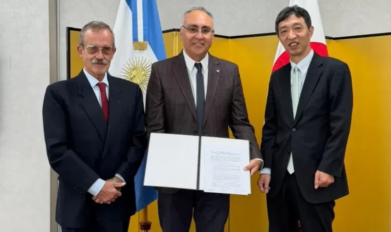 Japón donó una autobomba 4×4 a los Bomberos Voluntarios de Jáchal para reforzar la lucha contra incendios
