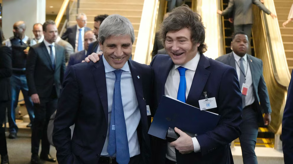 El presidente Javier Milei y el ministro de Economía, Luis Caputo.