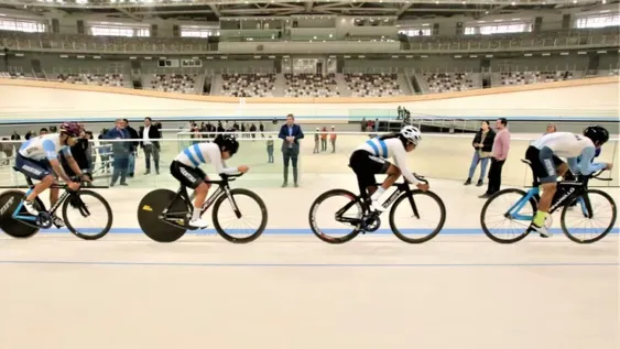 Bandera verde al vértigo del piñón fijo