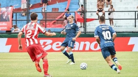 LA ACADEMIA empezó perdiendo con Barracas pero lo resolvió con goles de sus delanteros.