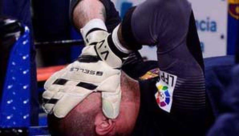 Víctor Valdés se rompió los ligamentos y se perderá el Mundial