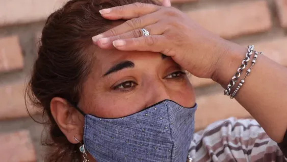 Denuncian a 2 policías por chocar a un obrero que volvía de la farmacia y robarle la bicicleta