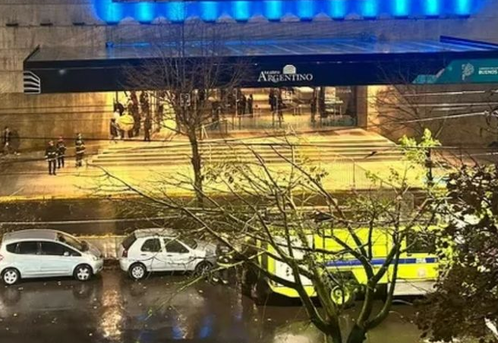 La Plata: se derrumbó parte del techo del teatro donde habló Cristina Kirchner