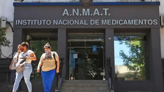 Ordenan a la ANMAT entregar a un niño un remedio que aun no se vende