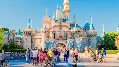 Los parques temáticos de Disney no exigirán más barbijos a visitantes vacunados