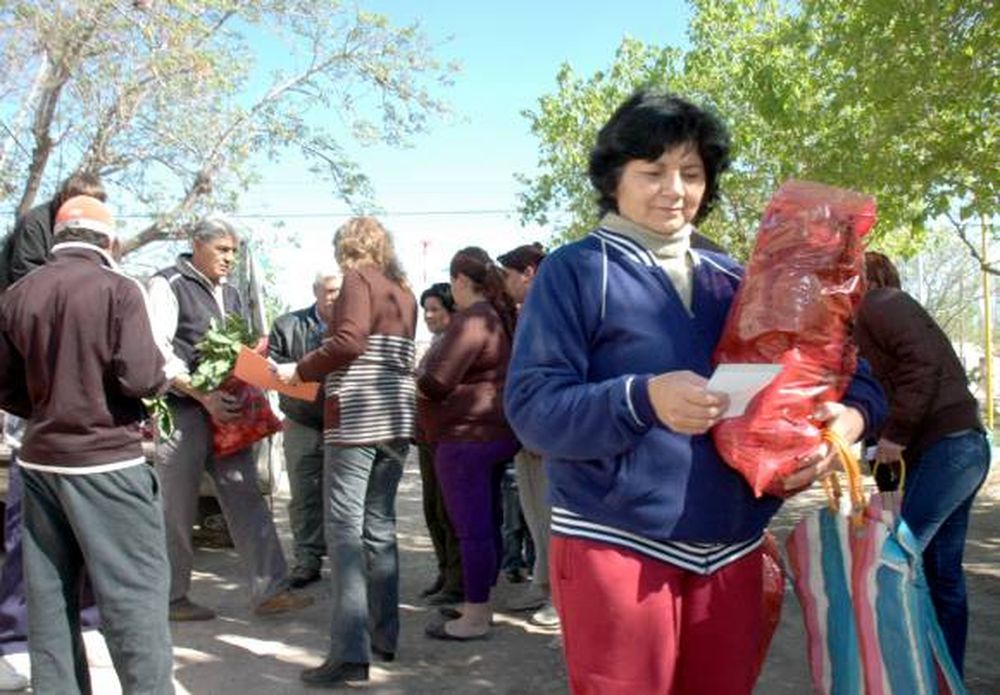 La verdura barata llegó a la villa con sorpresas