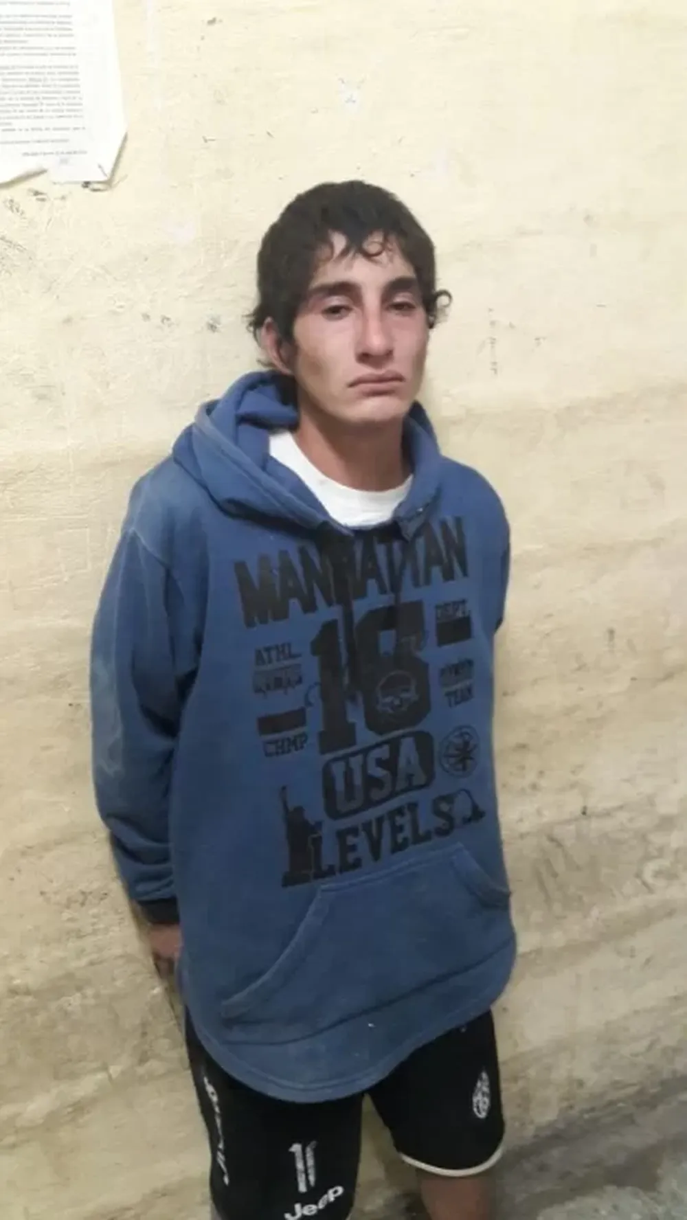 El ladrón del pie clavado en una reja, ahora en la mira por un robo con un apuñalado